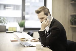 La communication avec les parents : clé pour prévenir les retards de paiement.