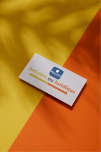 Carte Recolia sur fond jaune et orange illustrant le choix entre recouvrement amiable ou judiciaire