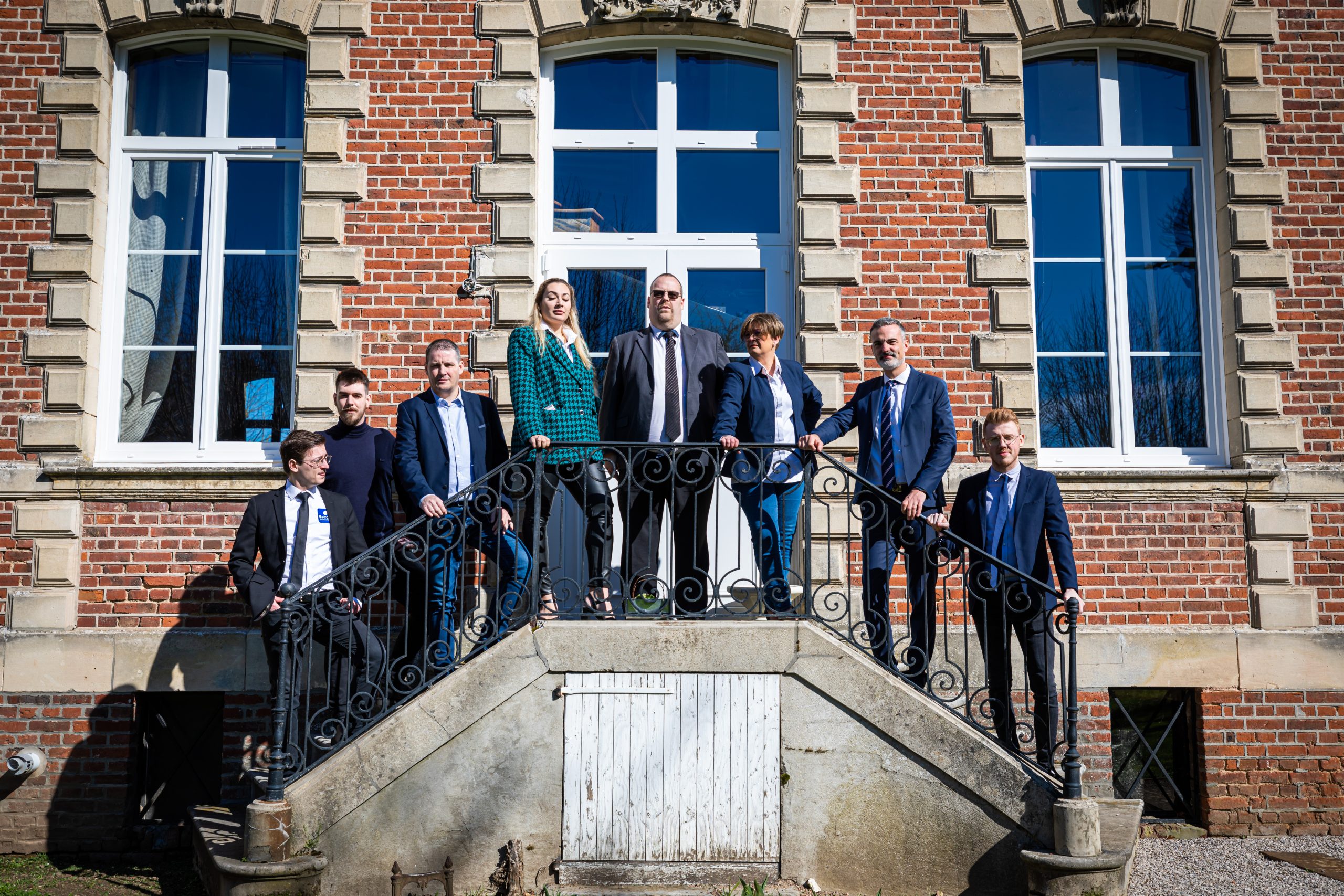 L'&eacute;quipe de RECOLIA Recouvrement r&eacute;unie devant les locaux du cabinet, en Somme