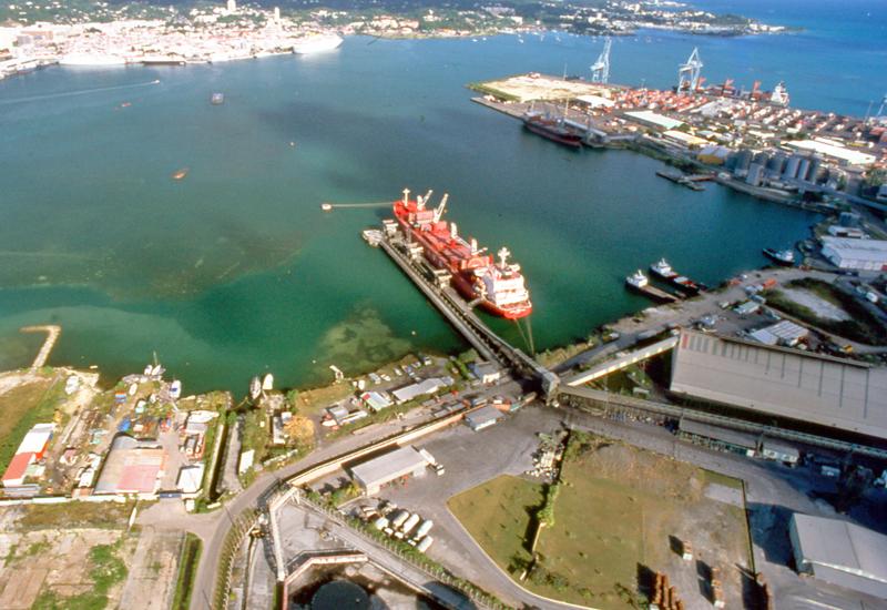 Zone portuaire de Jarry à Baie-Mahault, Guadeloupe, où RECOLIA Recouvrement est implanté