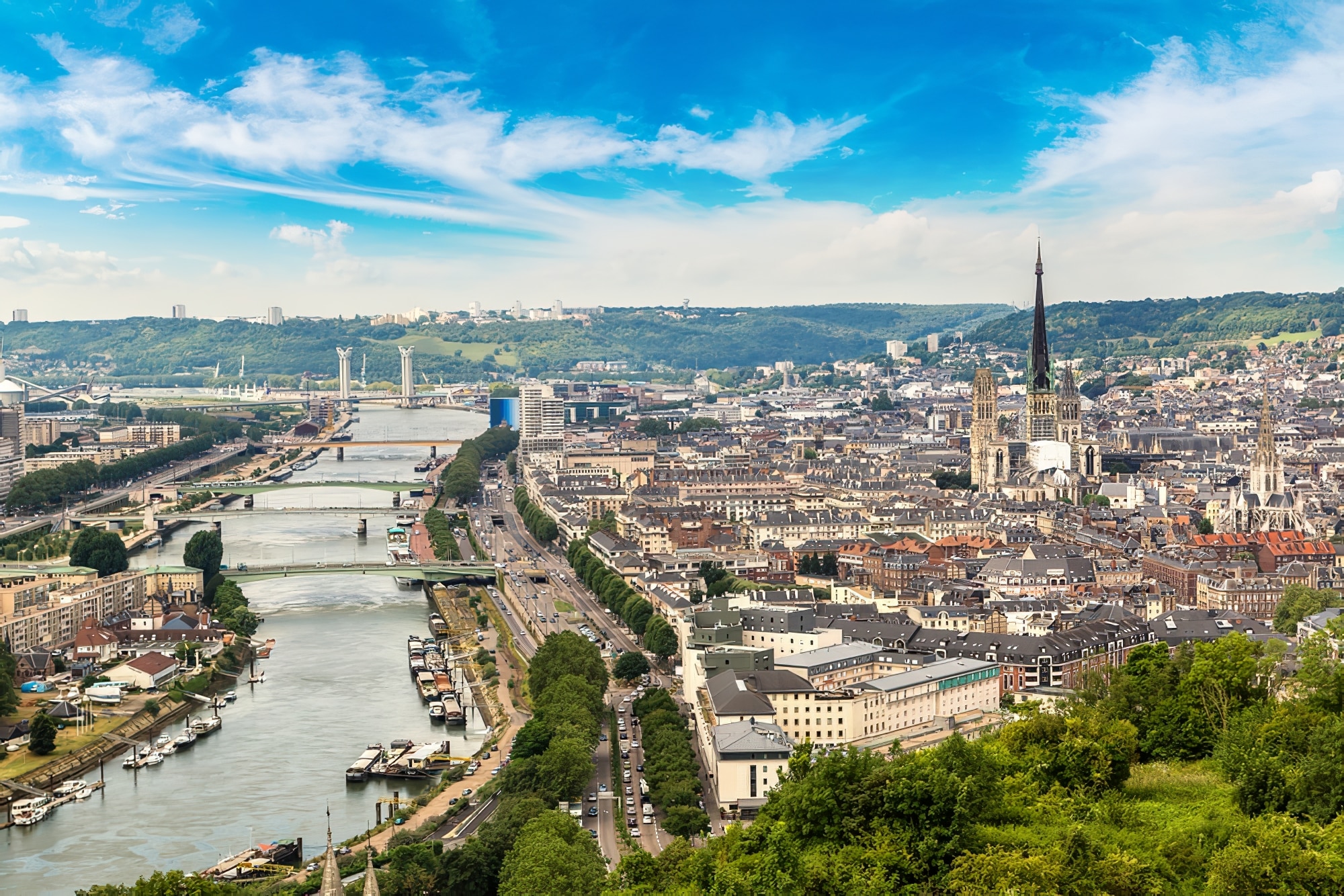 Vue a&eacute;rienne de Rouen et de la Seine, corridor logistique reliant Paris au Havre